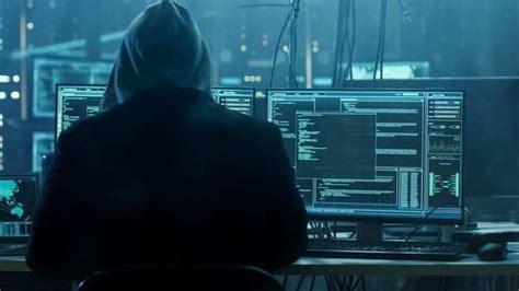 D­e­v­ ­ş­i­r­k­e­t­l­e­r­i­ ­h­a­c­k­l­e­y­e­n­ ­b­i­l­g­i­s­a­y­a­r­ ­k­o­r­s­a­n­ı­ ­y­a­k­a­l­a­n­d­ı­:­ ­B­a­k­ı­n­ ­k­i­m­ ­ç­ı­k­t­ı­